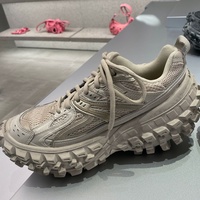 バレンシアガの厚底がアツい!「HARDCROCS」や「DEFENDER」など人気の厚底シューズを徹底解説