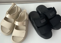 今欲しいのは盛れて走れるUGG(アグ)のサンダル【おすすめモデル10選】