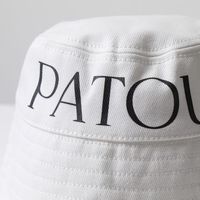 【コーデを軽やかに♡】夏スタイルにお役立ちの「白小物」はマストハブ!