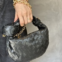 こなれ感たっぷり。結び目がおしゃれな「ノット」バッグがいまHOT!!