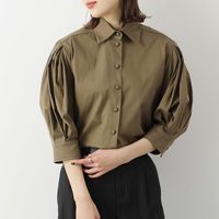 【カーキってどんな色?】取り入れるコツや似合う色、コーデ12選!