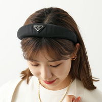 【人気爆発中】PRADA(プラダ)でアクセサリーを買うなら「トライアングルロゴ」に決まり!