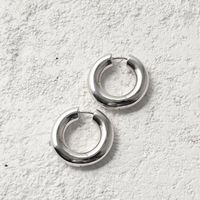 大人女性が《シルバーアクセサリー》を上品に身につける方法とは?~おすすめブランドもご紹介~