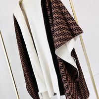 大人も使える★ハイブランドの「キッズケープ」でお洒落の幅をグレードアップ。