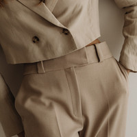 【2023年トレンドカラー】ミルキーなラテカラーで楽しむ「オールベージュ&キャメルコーデ」