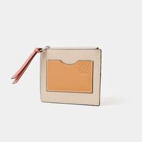【用途別におすすめを厳選】LOEWE(ロエベ)のカードケースまとめ