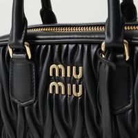 【可愛い子はみんな持ってる⁉】MiuMiu(ミュウミュウ)の「アルカディ」バッグの魅力に迫る