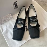 2023年秋冬トレンド✦バンド付きの「バレリーナシューズ」で大人可愛い足もとが叶う♪