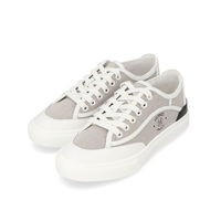 HERMES(エルメス)の「スニーカー」で作り上げる、究極の大人カジュアル。