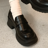 「ローファー+靴下」のおしゃれな方程式!-足元のお洒落で差がつくコーデ術をご紹介