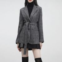 とにかく「グレー」!おしゃれアイテムと着こなし9選!