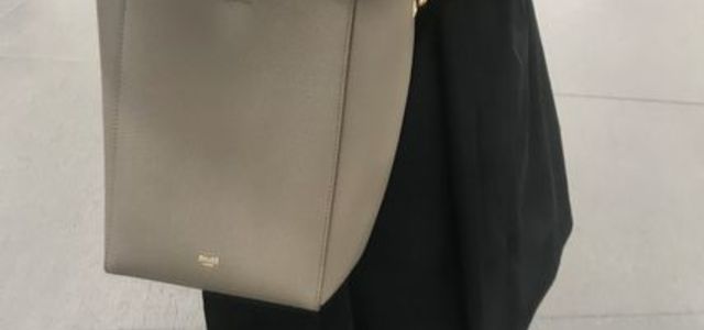 セリーヌの名品バッグ「サングル」が愛される理由とは?-収納力や口コミ