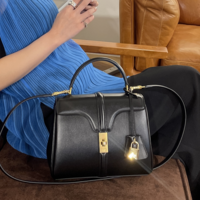 【プロ監修】顔タイプで導く運命アイテム♡│ vol.11「冬のご褒美バッグ」大人顔編