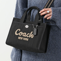 ドラマ愛用で話題!Coach(コーチ)の「カーゴトート」が丁度いいサイズ感で使いやすい