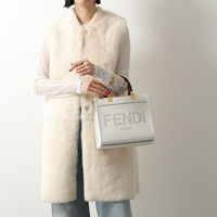 いま欲しいのは、ハイブランドの端正なトートバッグかも知れない!