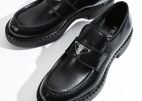 美品PRADA メンズ シューズ センスは足元から感じさせるもの☆おしゃれ20代メンズが履いてる