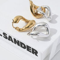 綺麗なお姉さん愛用率大「ボリュームピアス」人気ブランド8選!