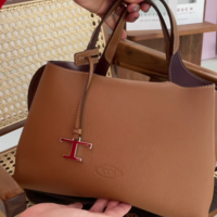 【SNS話題】トッズ「バウレットバッグ」は価格・収納力・デザイン揃った才色兼備バッグ!