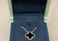 1点で引き締まる「オニキスアクセサリー」人気ブランド7選!