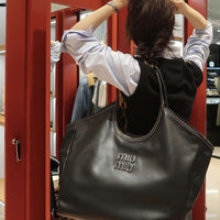 シックでPCが入る「黒のレザートートバッグ」おすすめブランド5選!