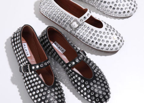 甘め派にもモード派にも人気!ALAIA(アライア)の「春シューズ」が