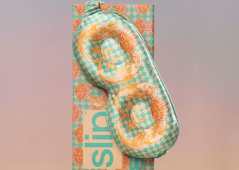まつエク派も必見】slip(スリップ)の“シルク製”アイマスクを使う
