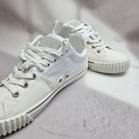 おしゃれ男子の「白スニーカー」人気ブランド20選!-春夏コーデやお手入れ方法も解説