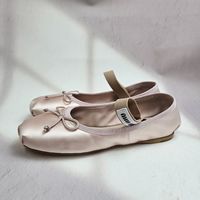 MiuMiu(ミュウミュウ)で人気爆発中の「バレリーナ」あなたなら何色を選ぶ?♡