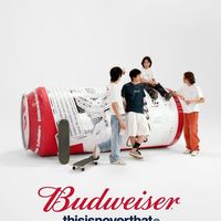 異色の最新コラボ『thisisneverthat × Budweiser』が国内4月26日より発売!!