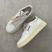 スーツにも合う!できる男の「ビジネススニーカー」人気20選!