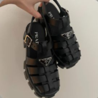 BUYMAで口コミが良かった《サンダル》6選