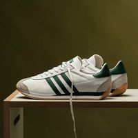 adidas「COUNTRY(カントリー)」の魅力とは?-サイズ感やおすすめコーデをご紹介-