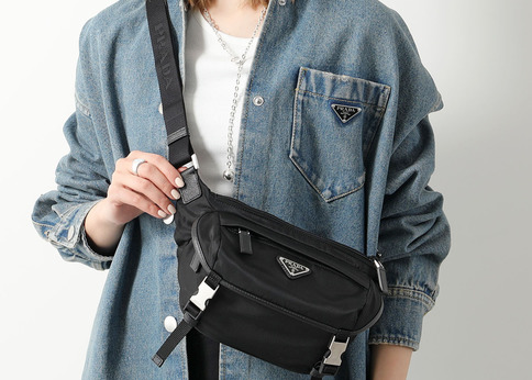 希少】早い者勝ちPRADA システム手帳 黒 レザー パスポートサイズ