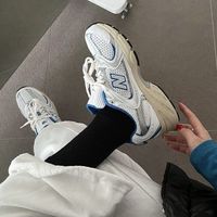 《コーデ図鑑》疲れない「ニューバランス530」名品スニーカーのおしゃれコーデ総覧!