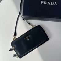 【発掘】PRADAのRe-Nylonショルダーウォレットが使えるって噂!
