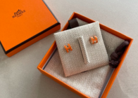 【2025年最新】10年間売れ続けている「ハイブランドアクセサリー」モデル18選!