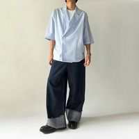 おしゃれな大人メンズは「ロゴを上手に隠す」コーデが定番?