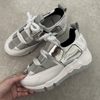 【40代レディース】大人めのおしゃれな「スニーカー」人気ブランド30選!