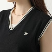 CELINE(セリーヌ)の「小さいロゴ」人気アイテム図鑑!《キャップ・Tシャツ・ローファーetc.》