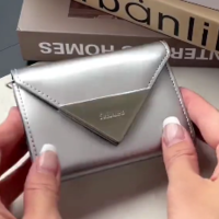 フェネック新作の『お財布』が機能的にパワーアップ!〈旧作との違いもレビュー〉