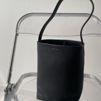 働くママにおすすめしたい【縦型トートバッグ】が上品かつ機能性抜群!