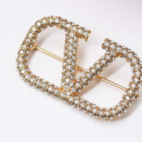 ハイブランド勢揃い!通年イベントコーデに映える「ブランドブローチ」おすすめ9選