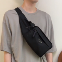 大人メンズのボディバッグはプラダで決まり!-中学生に見えないおしゃれなバッグを徹底レビュー