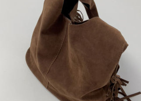 持つだけでこなれ感♡大人レディーが夢中な「くったりバッグ」お手頃