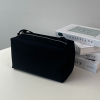 ガシガシ使える「軽いナイロンバッグ」6選!おしゃれなショルダーやハンドバッグなど超軽量なものを厳選!