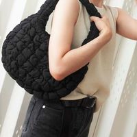 収納力もデザインも妥協しない! 使える【ホーボーバッグ】7選