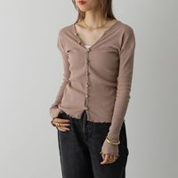 【2025年春夏】トレンドカラーは「モカムース」!-ファッションの取り入れ方も伝授