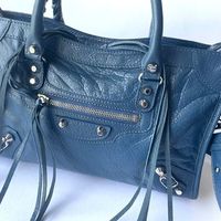 バレンシアがはダサい?年齢層は?-人気アイテムや売れ筋をご紹介!