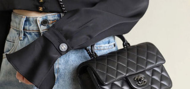 CHANEL(シャネル)の「ソーブラックバッグ」が大人シックで使いやすい