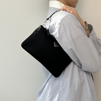 【10万円以下も!】BUYMAで買うべきプラダの「相棒バッグ」♡